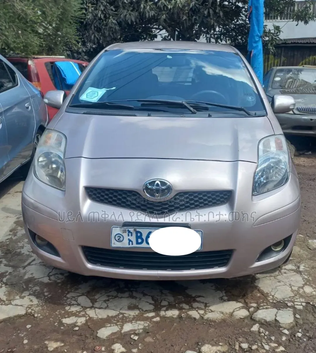 Toyota Yaris 2011 Pink