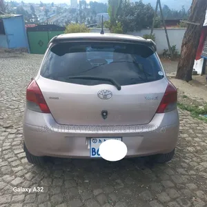 Toyota Yaris 2011 Pink