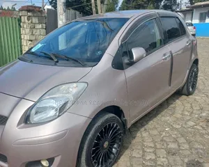Toyota Yaris 2011 Pink
