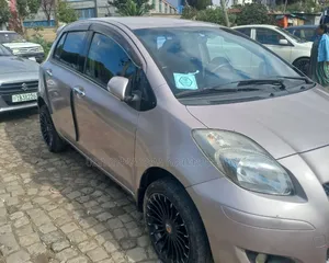 Toyota Yaris 2011 Pink