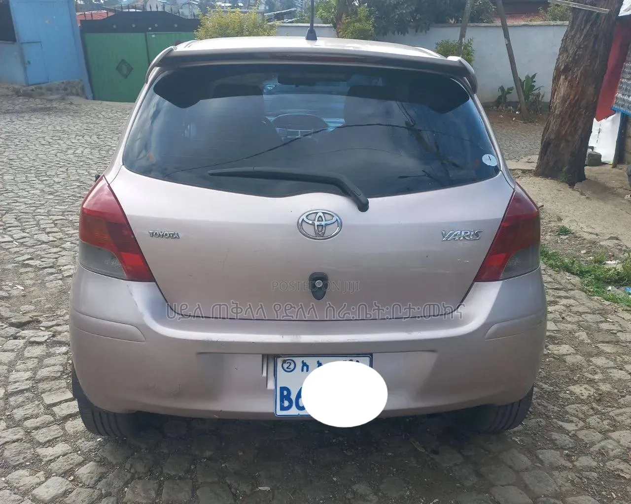 Toyota Yaris 2011 Pink