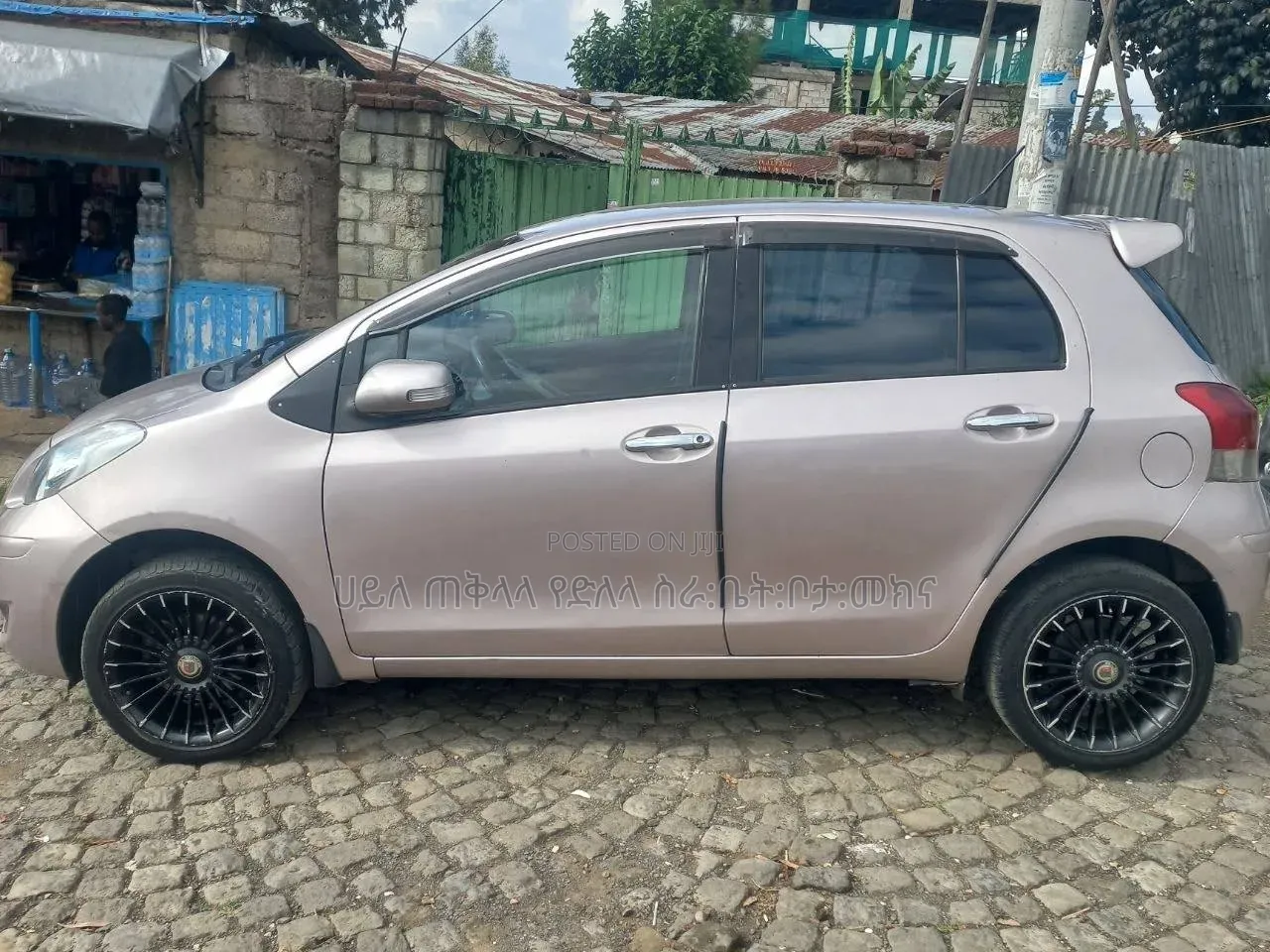 Toyota Yaris 2011 Pink