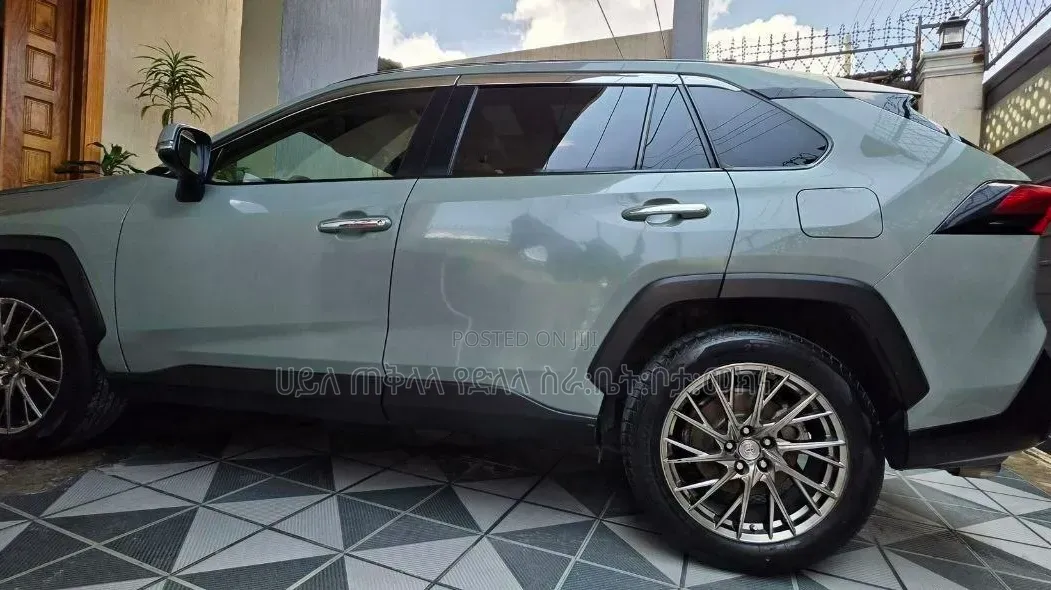 Toyota RAV4 2020 Green