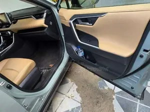 Toyota RAV4 2020 Green