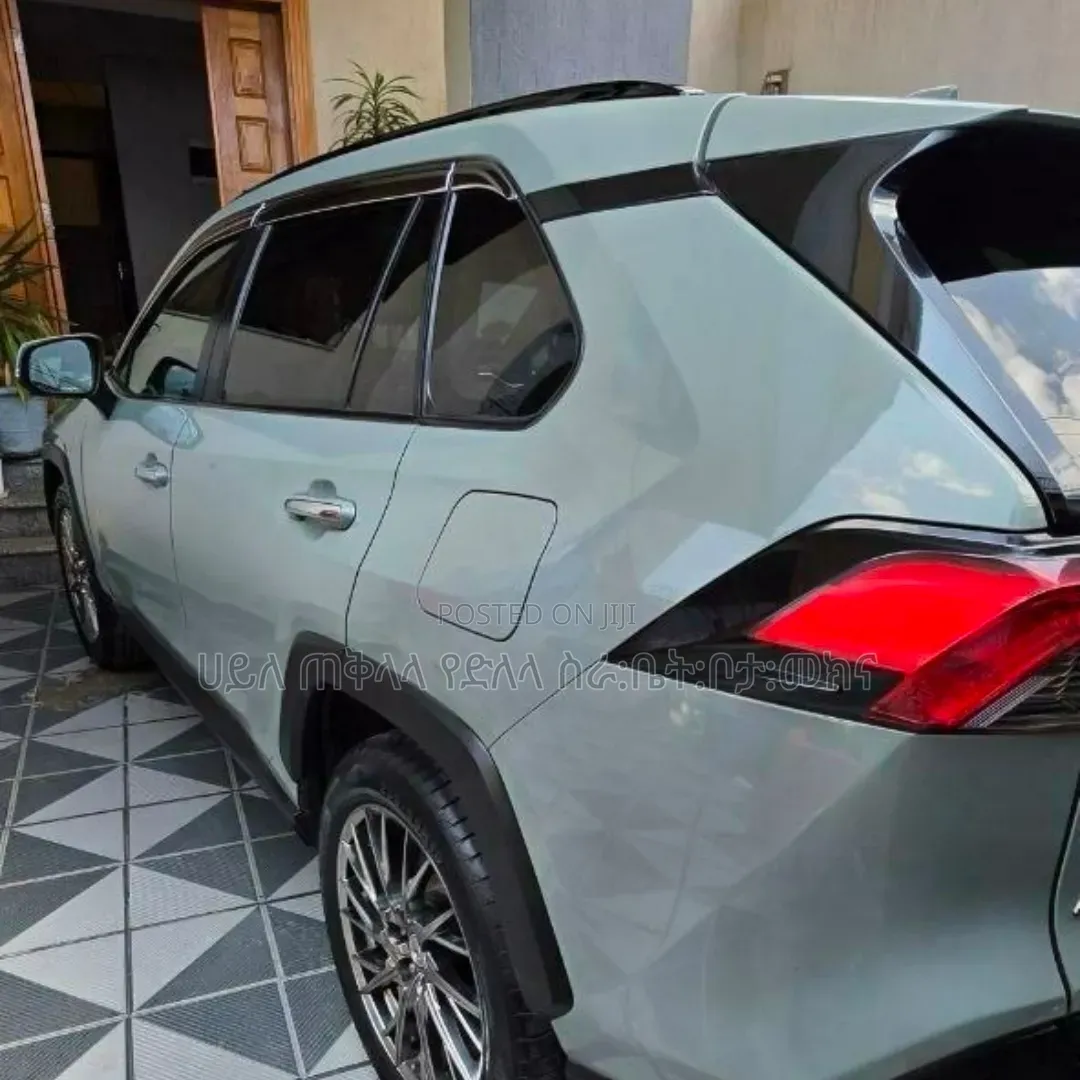 Toyota RAV4 2020 Green