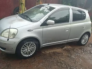 Toyota Vitz 2002 Silver