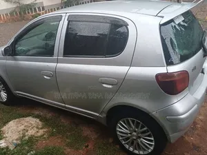 Toyota Vitz 2002 Silver