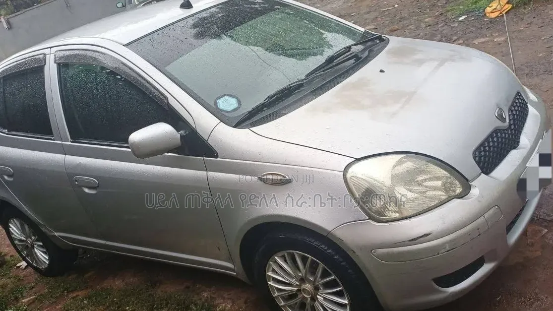Toyota Vitz 2002 Silver