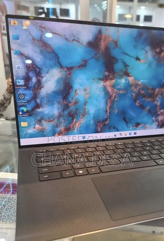 New Laptop Dell XPS 15 16GB Intel Core i7 SSD 512GB