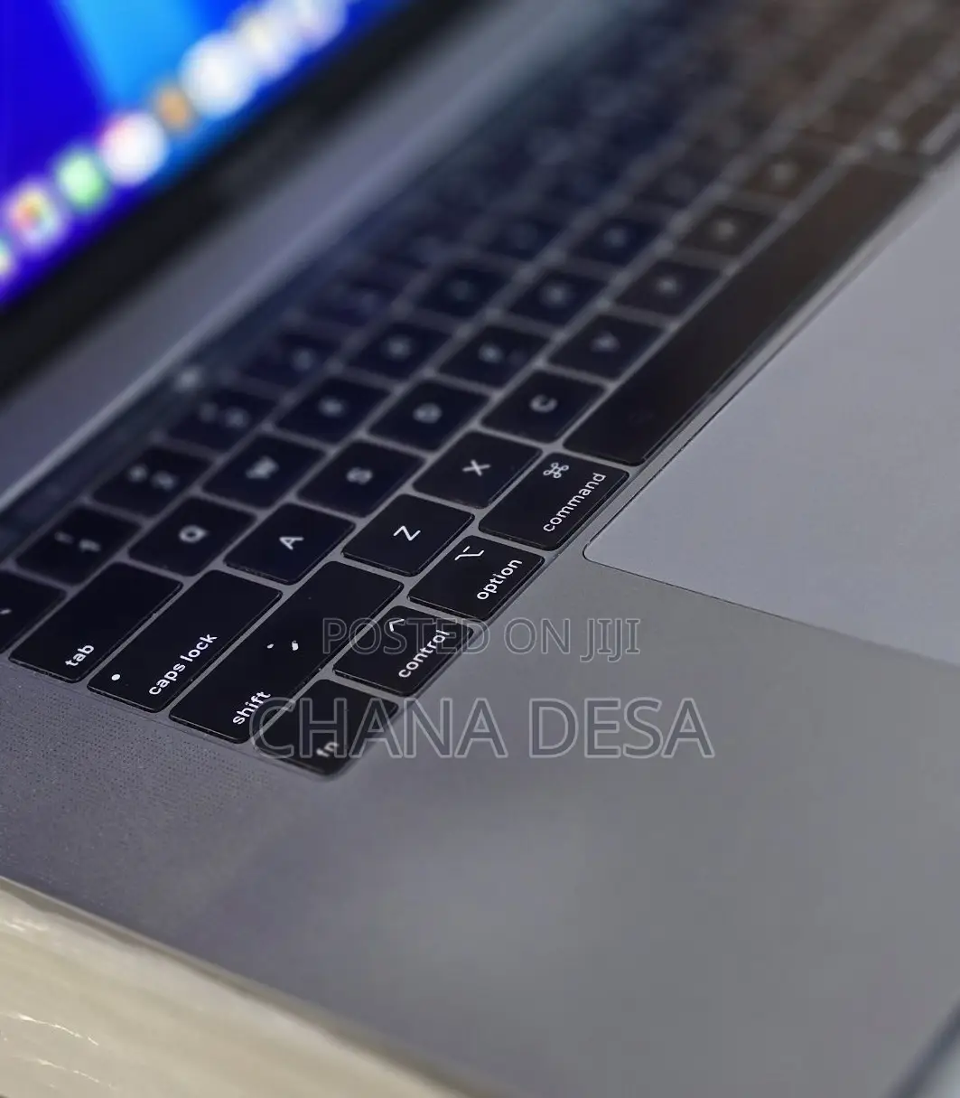 New Laptop Apple MacBook Pro 2018 16GB Intel Core i7 SSD 512GB