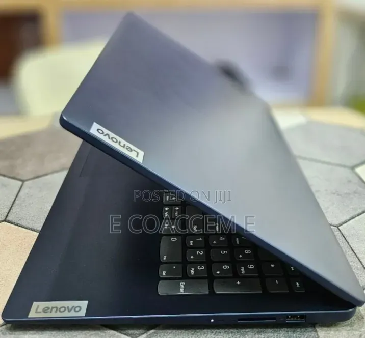 New Laptop Lenovo 8GB AMD Ryzen 5 SSD 512GB