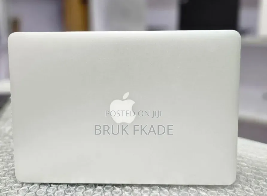 New Laptop Apple MacBook 2014 8GB Intel Core i7 SSD 512GB