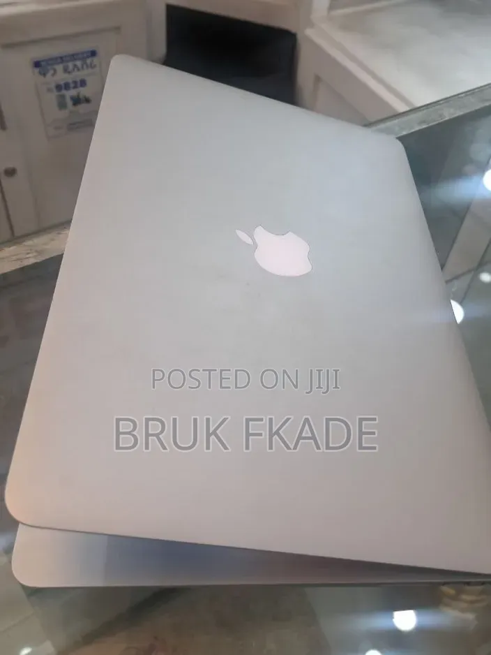 New Laptop Apple MacBook 2014 8GB Intel Core i7 SSD 512GB