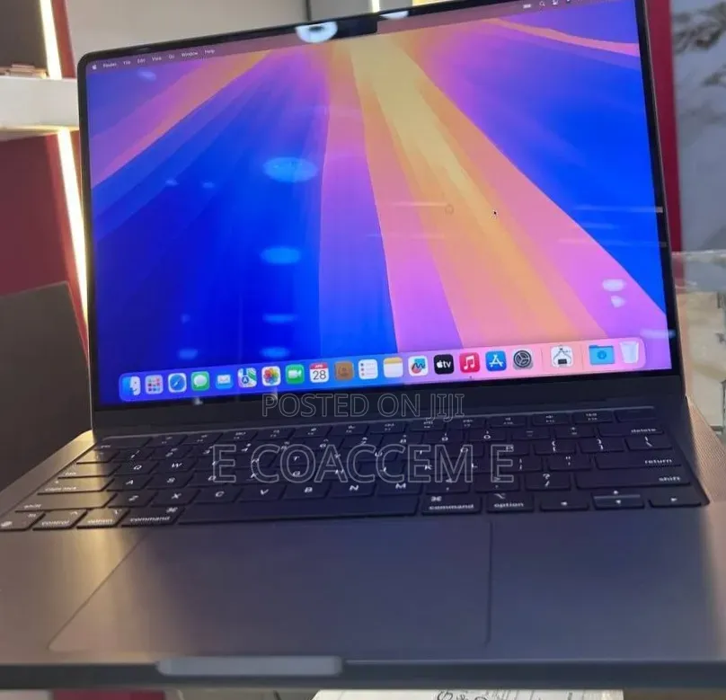 New Laptop Apple MacBook 18GB SSD 512GB