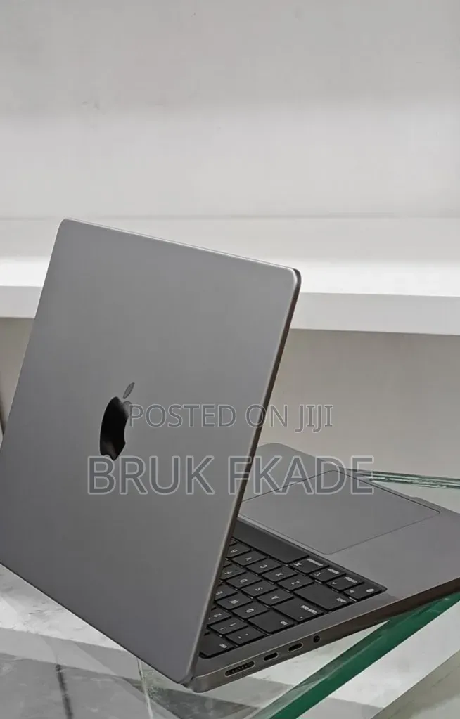 New Laptop Apple MacBook Pro 2024 M3 14-inch 8GB Apple M3 Pro SSD 512GB