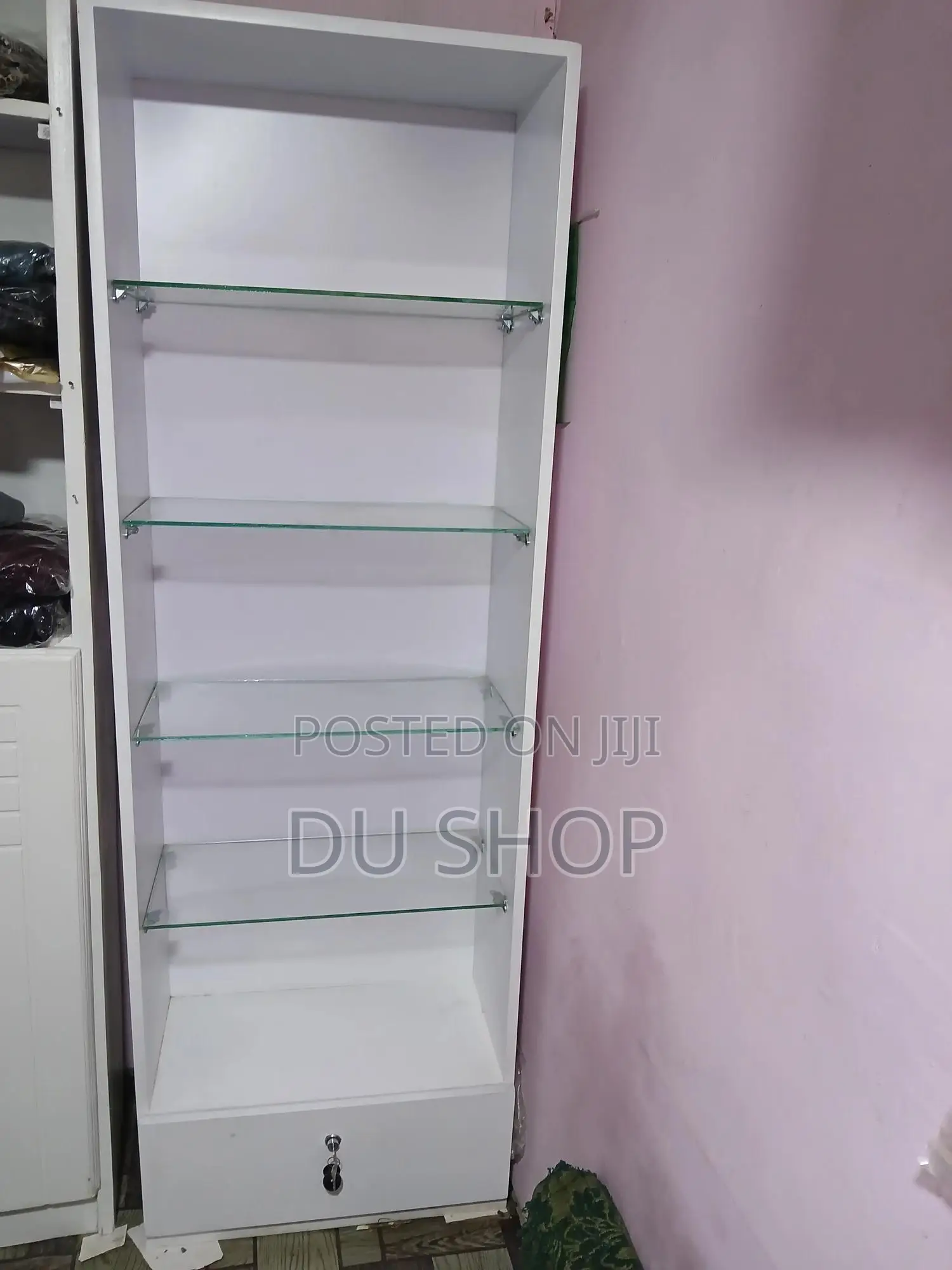Shelf Cosmotic