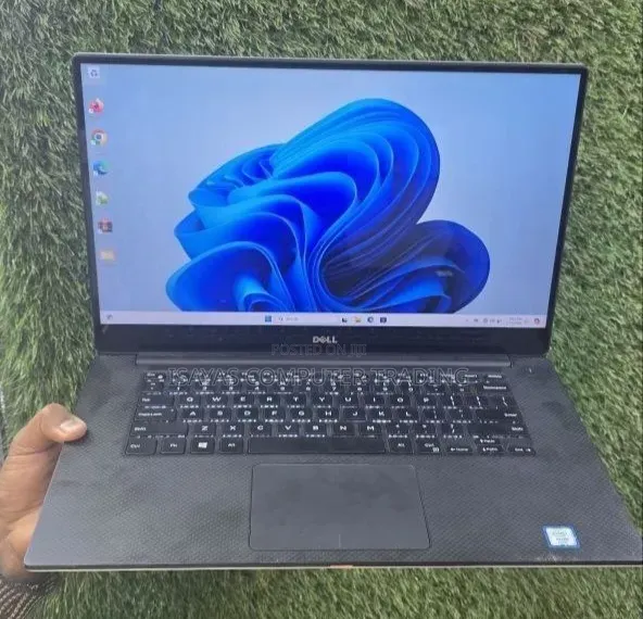 New Laptop Dell Precision 5520 16GB Intel Core i7 SSD 512GB