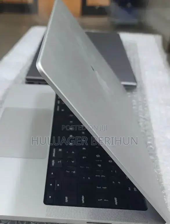 New Laptop Apple MacBook Pro M1 16GB Apple M1 SSD 512GB