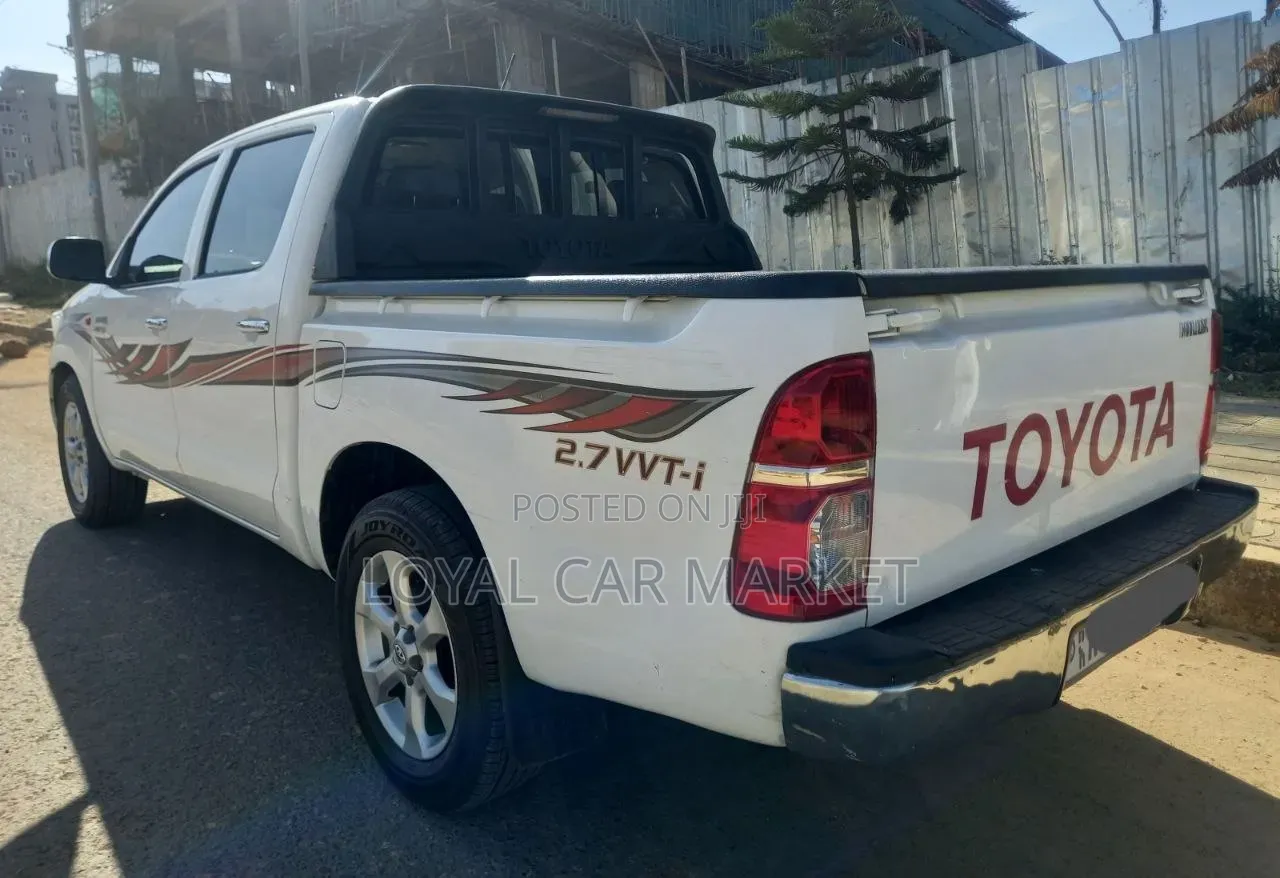 Toyota Hilux 2014 White