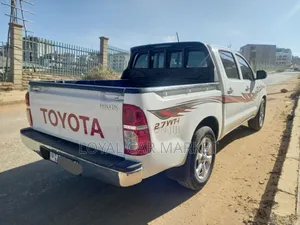 Toyota Hilux 2014 White