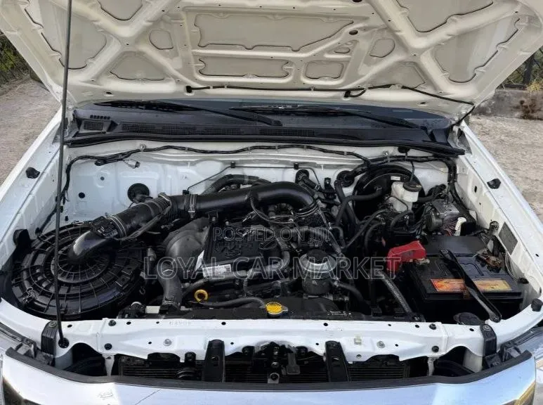 Toyota Hilux 2014 White