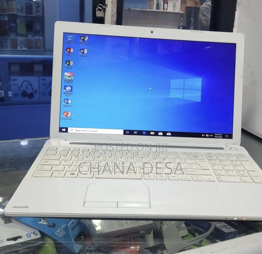 New Laptop Toshiba Satellite C55 8GB Intel Core i3 HDD 1T
