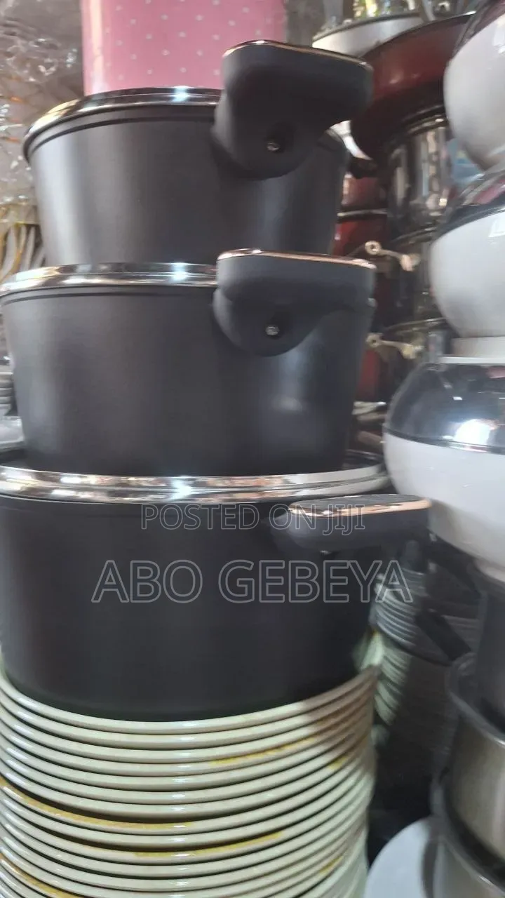ወጥ ማቅረቢያ እቃ