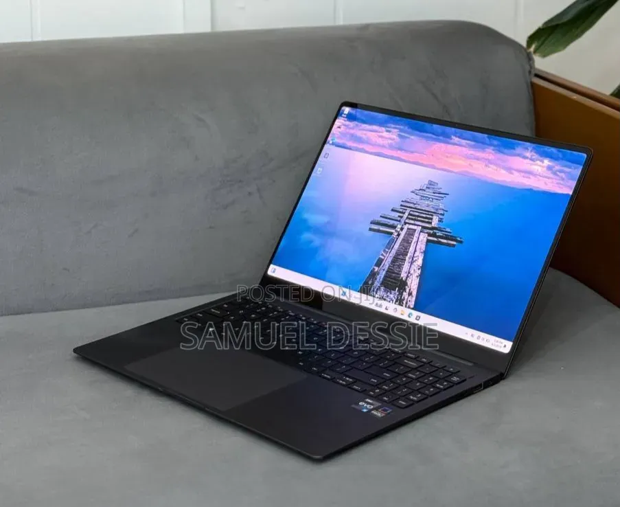 New Laptop Samsung 16GB Intel Core i7 SSD 512GB