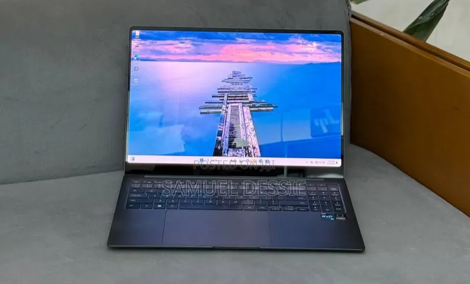 New Laptop Samsung 16GB Intel Core i7 SSD 512GB