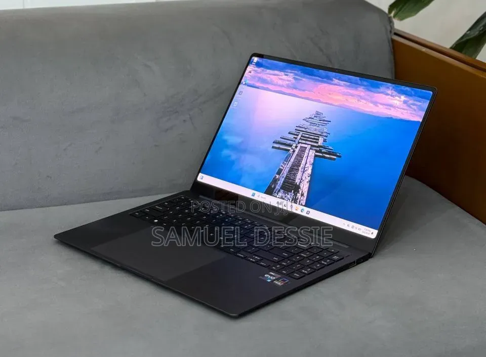 New Laptop Samsung 16GB Intel Core i7 SSD 512GB