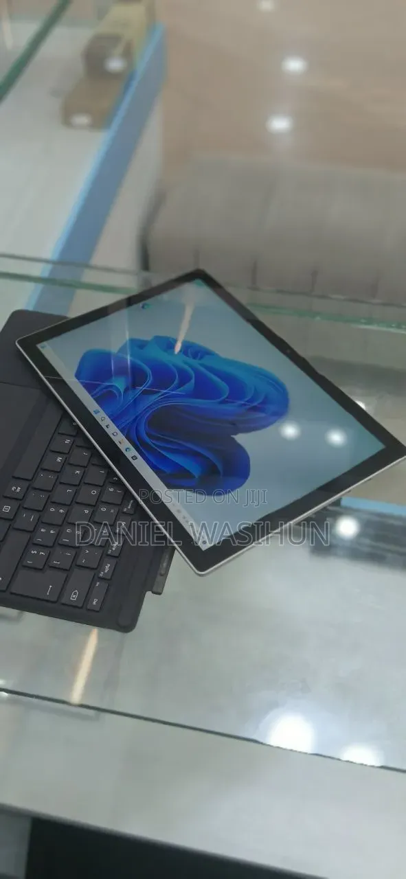 New Laptop Microsoft Surface Pro 7 8GB Intel Core i5 SSD 256GB