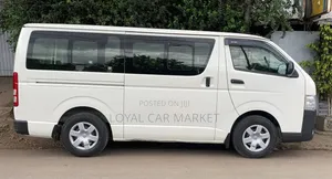 Toyota HiAce 2018 White