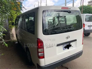 Toyota HiAce 2018 White