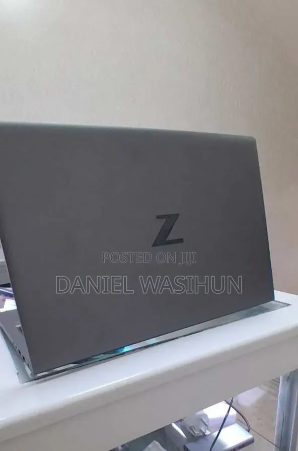New Laptop HP ZBook Firefly G8 16GB Intel Core i7 SSD 512GB
