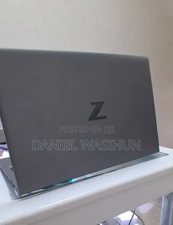 New Laptop HP ZBook Firefly G8 16GB Intel Core i7 SSD 512GB