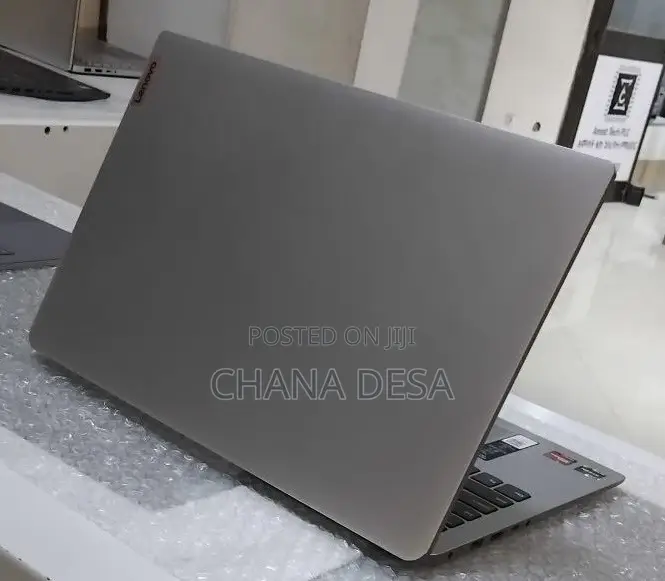 New Laptop Lenovo 8GB AMD Ryzen 5 SSD 512GB