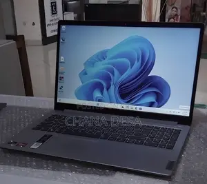 New Laptop Lenovo 8GB AMD Ryzen 5 SSD 512GB
