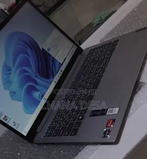 New Laptop Lenovo 8GB AMD Ryzen 5 SSD 512GB
