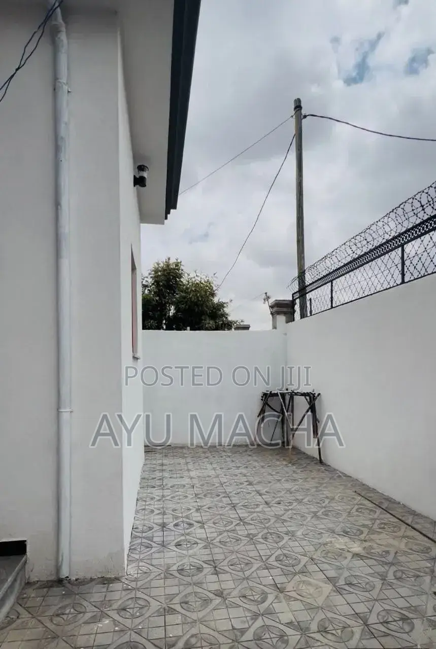 Furnished 3bdrm Villa in Yeka for sale
