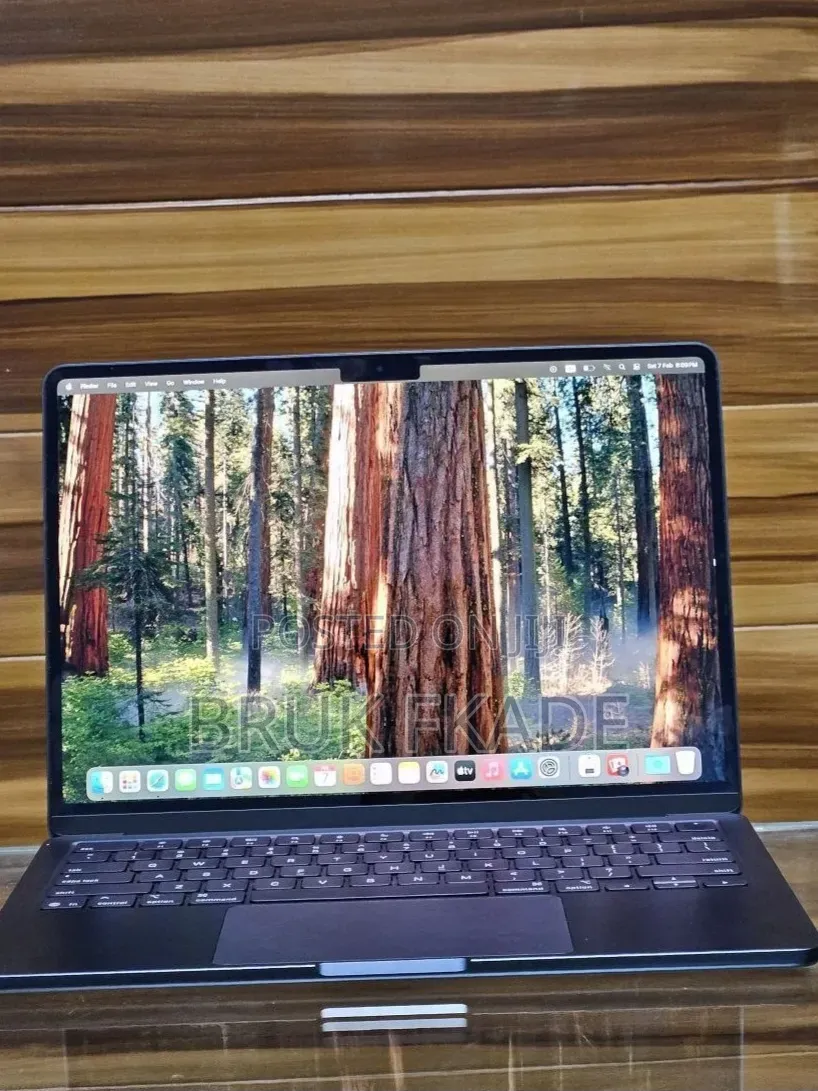 New Laptop Apple MacBook Air 2025 M4 13-inch 16GB Apple M4 SSD 256GB