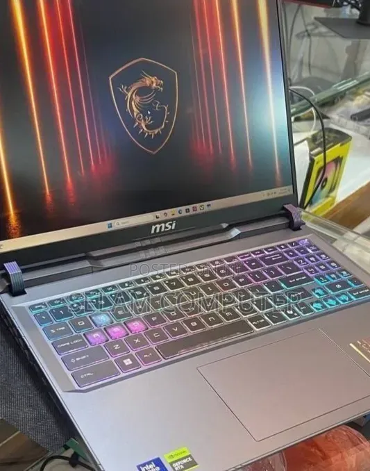 New Laptop MSI Vector 17 HX AI A2XWJG 16GB Intel Core Ultra 7 SSD 1T