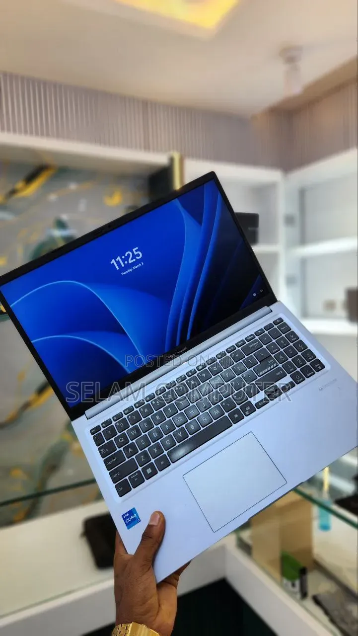 New Laptop Asus VivoBook 15 X505BA 16GB Intel Core i7 SSD 512GB