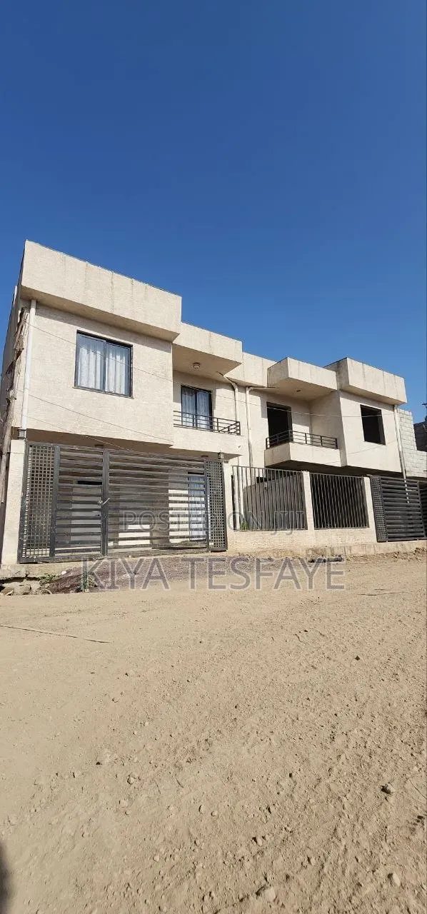 3bdrm Villa in ጀሞ2, Nifas Silk-Lafto for sale