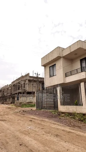 3bdrm Villa in ጀሞ2, Nifas Silk-Lafto for sale