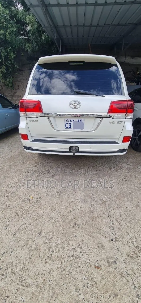 Toyota Land Cruiser 5.7 V8 VX-S 2020 White