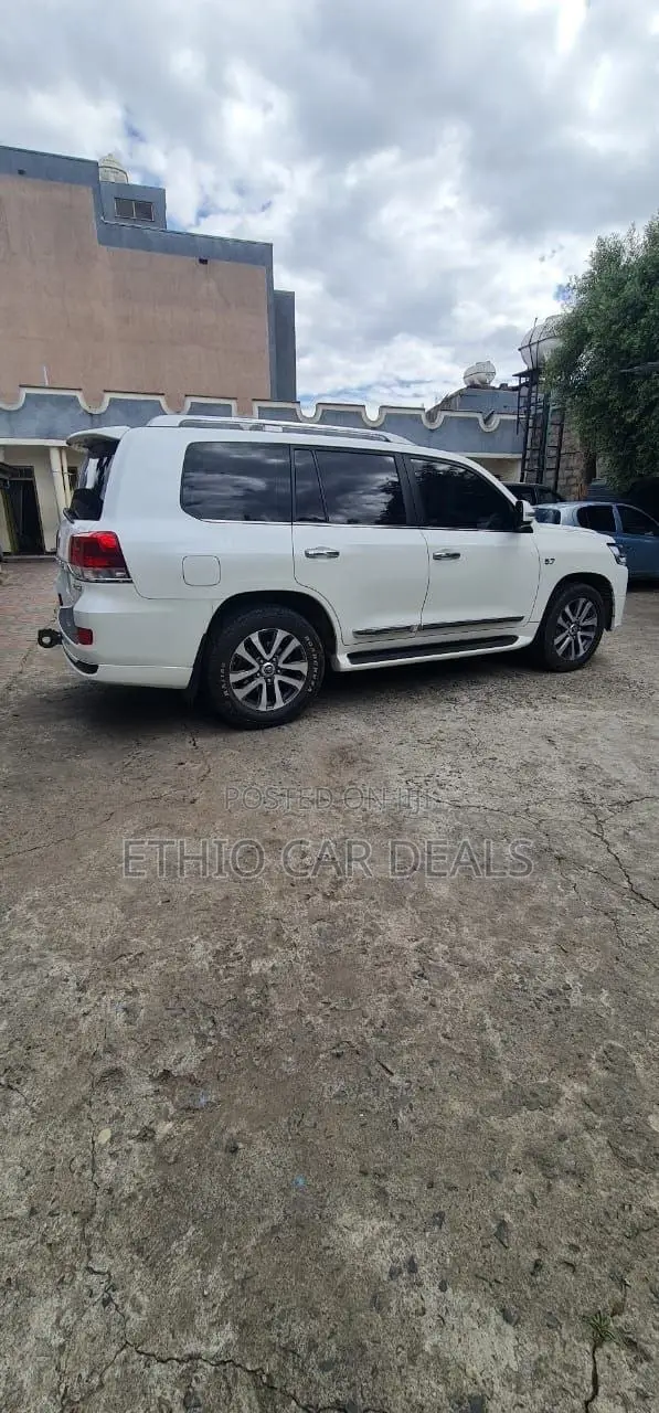 Toyota Land Cruiser 5.7 V8 VX-S 2020 White