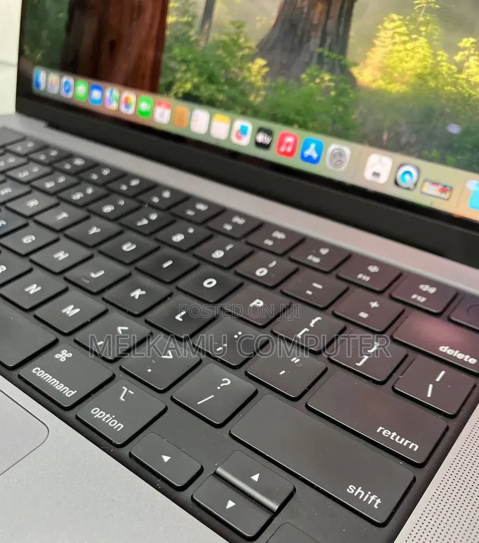 New Laptop Apple MacBook Pro M1 16GB Intel Core Ultra 5 SSD 1T