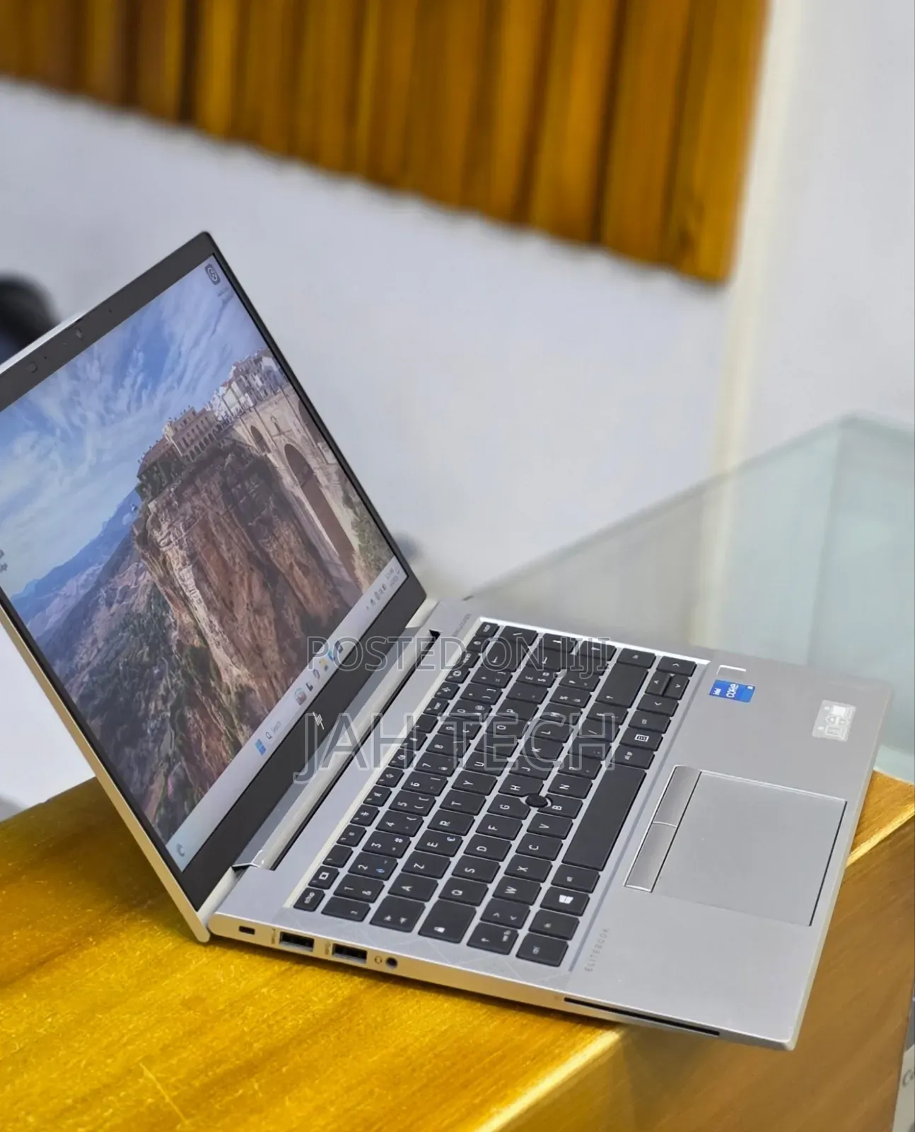 New Laptop HP EliteBook 840 G8 16GB Intel Core i5 SSD 512GB