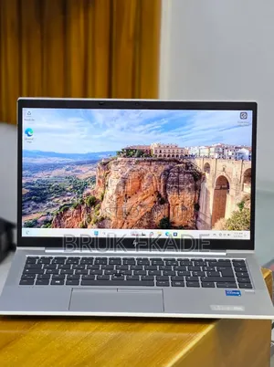 New Laptop HP EliteBook 840 G8 16GB Intel Core i5 SSD 512GB