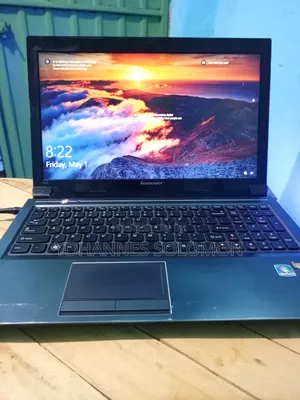 Laptop Lenovo IdeaPad V570 4GB Intel Core i5 HDD+SSD 500GB
